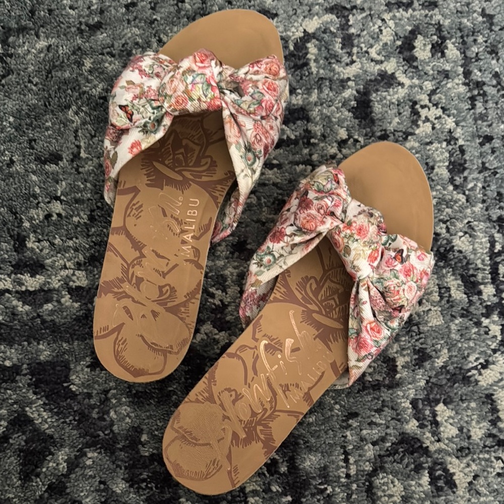💗Malibu Cream and Pink Floral Sandals💗